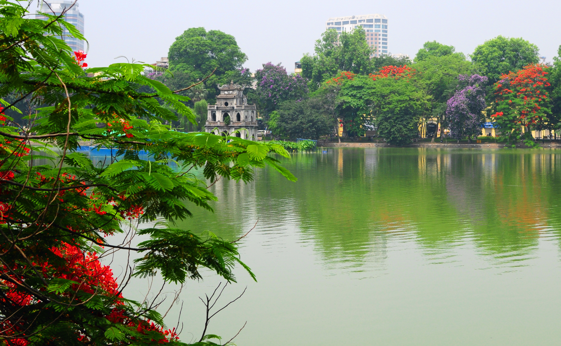 Vé máy bay giá rẻ đi Hà Nội