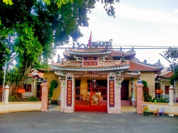 tham-quan-den-tho-vi-tuong-nguyen-trung-truc